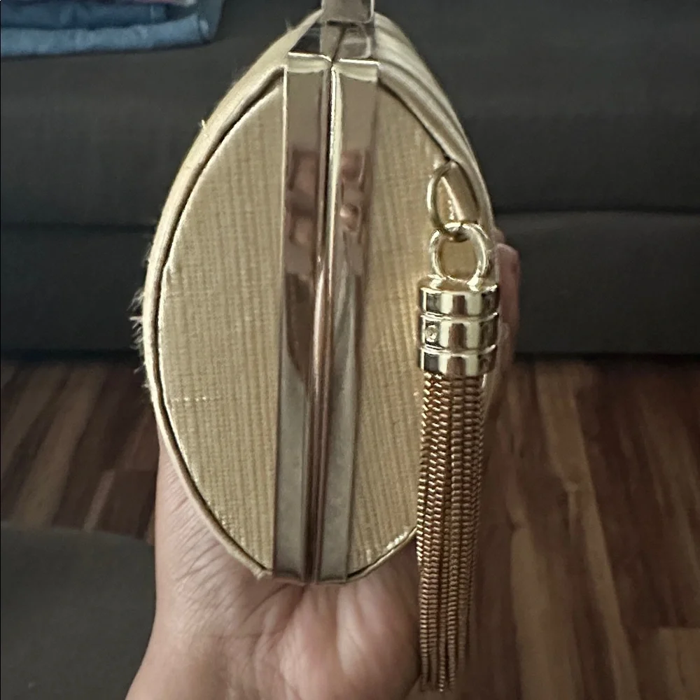 Elegant Gold Clutch - Picture 2 of 6
